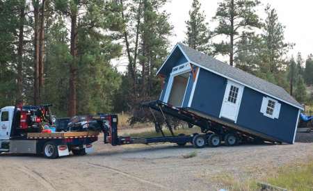 Unloading a structure from a trailer